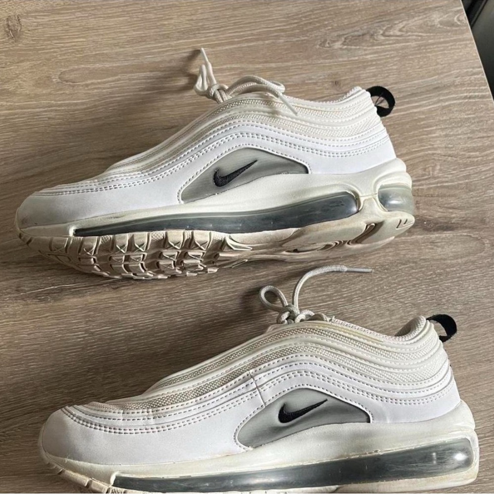 Nike White and Black Women's Shoes - Picture 1 of 3